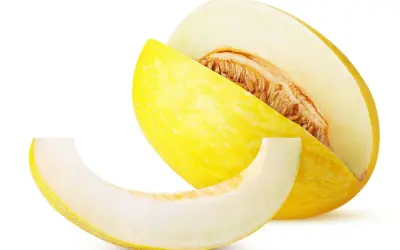 En saftig honungsmelon, skuren för att visa dess frön. Perfekt för en lätt och hälsosam snack med lågt honungsmelon kcal-innehåll.